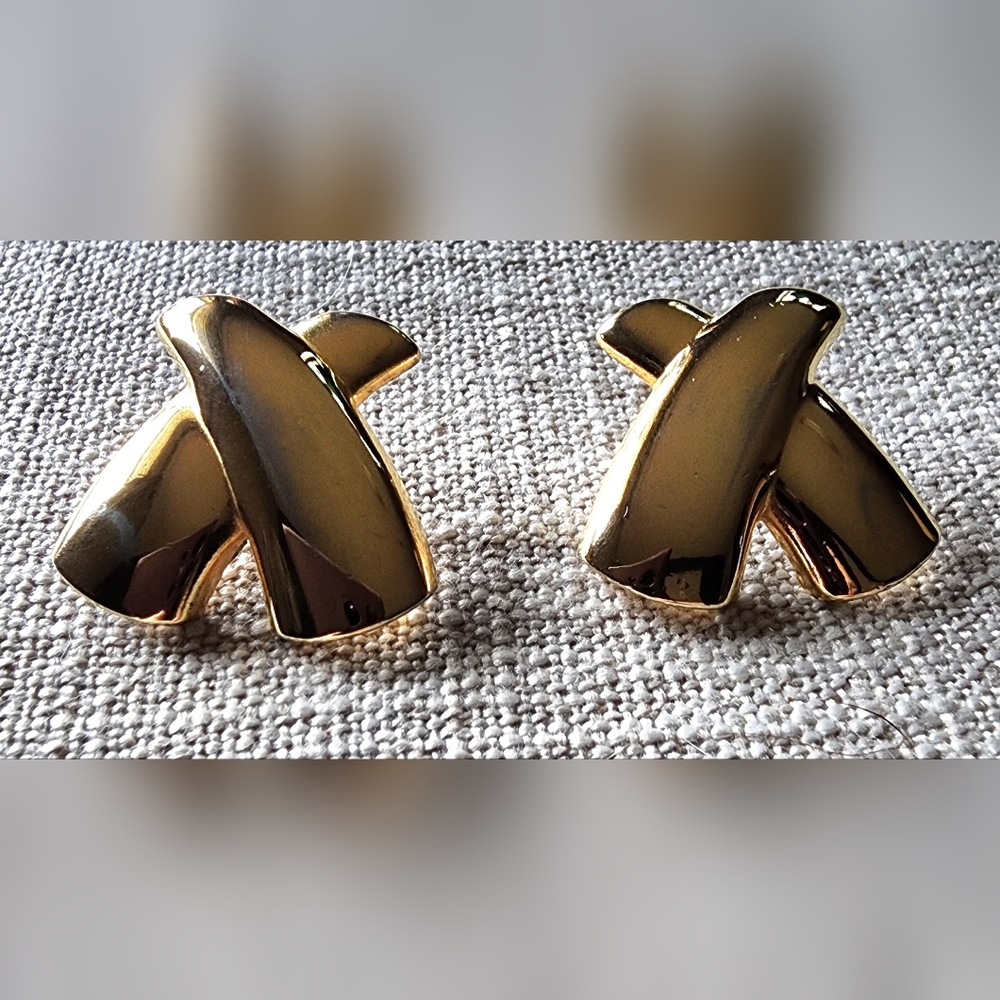 Vintage Classic Anne Klein post earings. 1990's